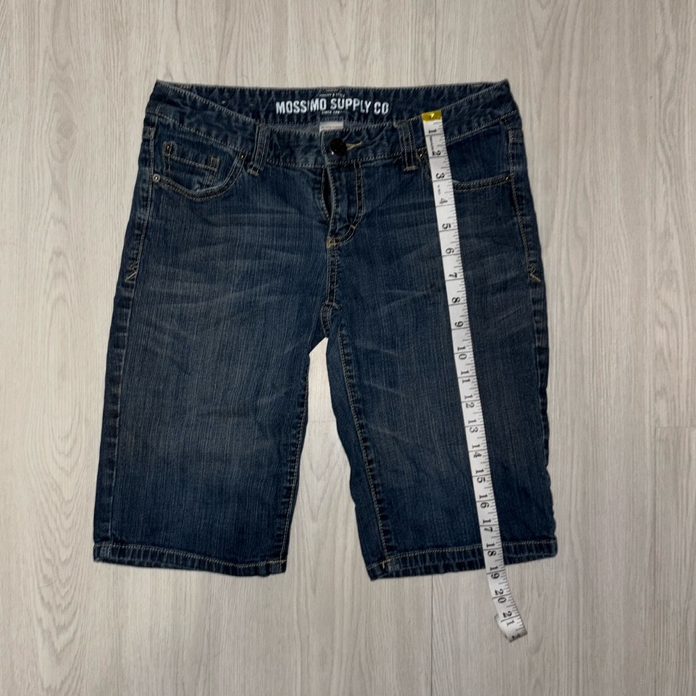 🛍️ MOSSIMO denim shorts Fit 6 size 7.